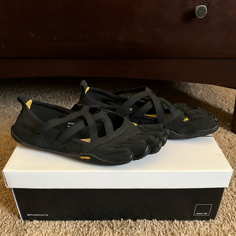 COPY - Black Vibram FiveFingers Alitza Loop size 37